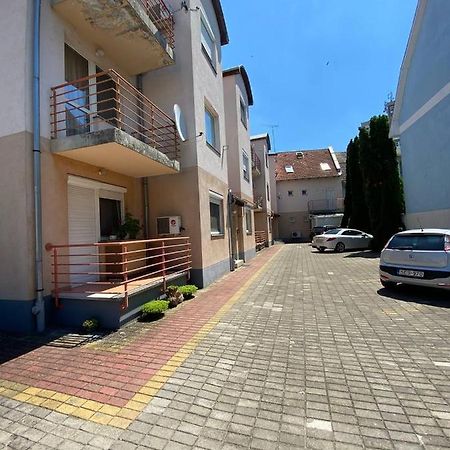 Buborek Apartman Hajdúszoboszló Exteriör bild