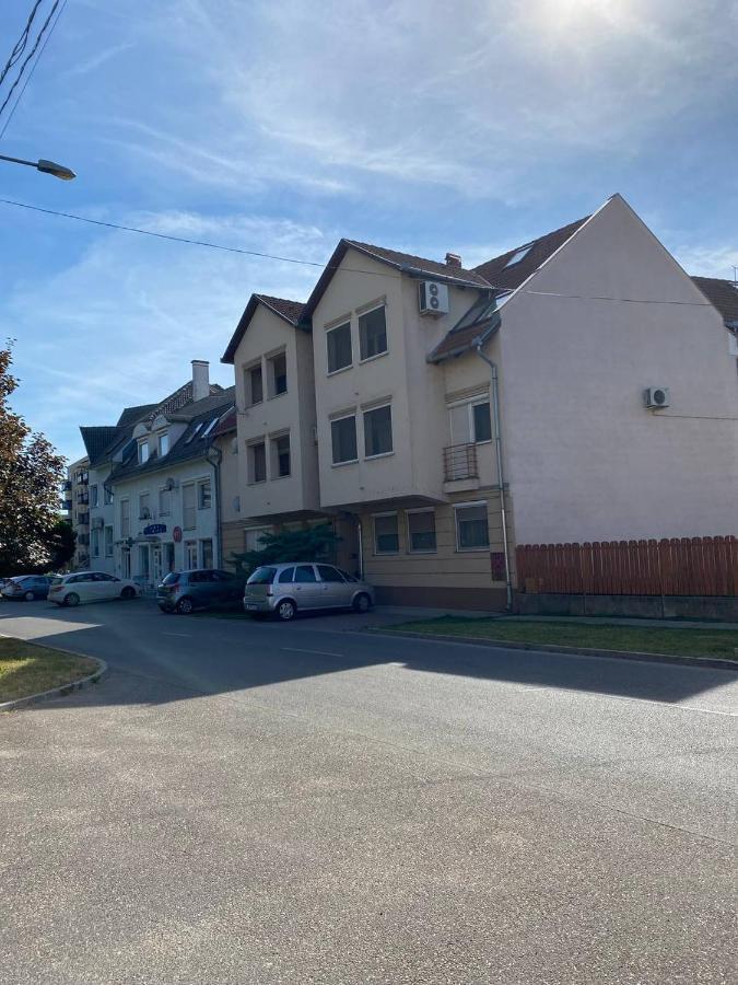 Buborek Apartman Hajdúszoboszló Exteriör bild